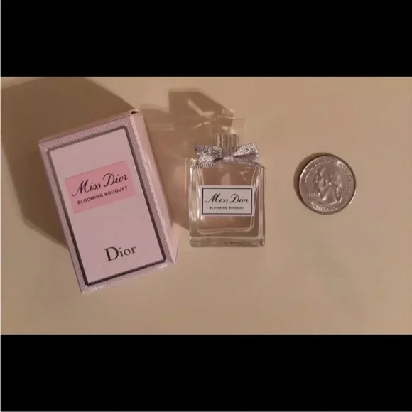 Dior Beaute Iconic Makeup Bundle NEW in Box - Picture 11 of 13